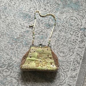 Very pretty Mary Frances purse